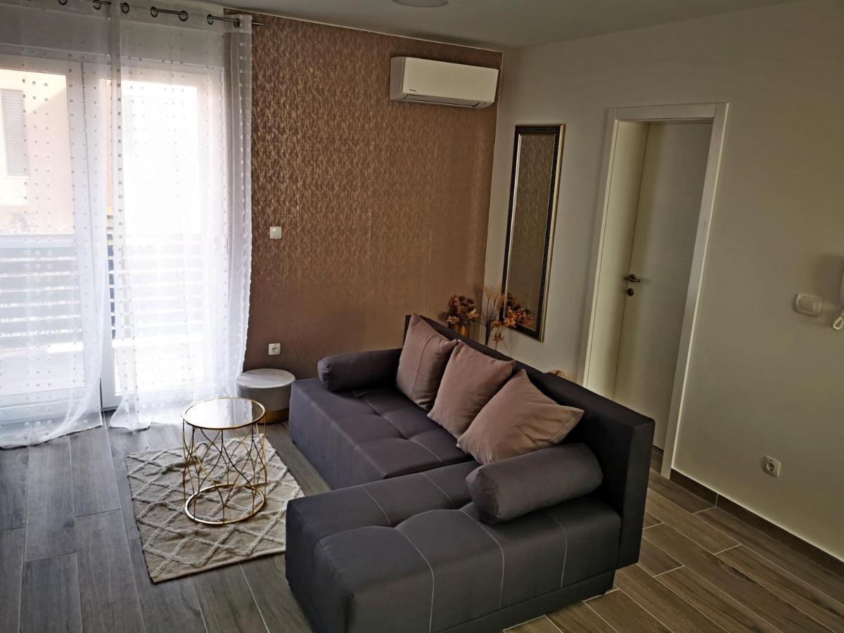 Ferienwohnung Golden - Self Check In Osijek Exterior foto